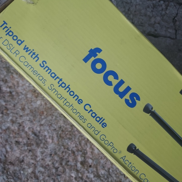 Onn Focus tripod with smartphone cradle 24-67" - Picture 2 of 9